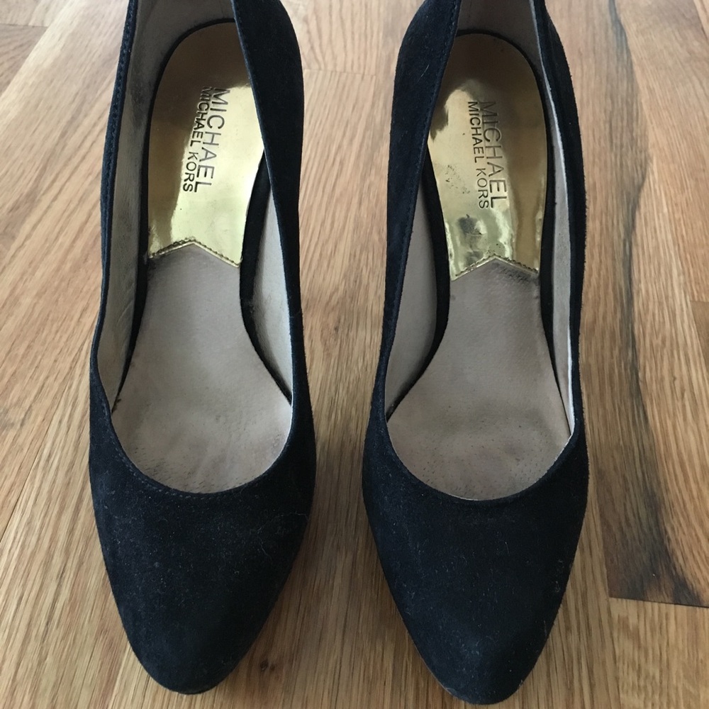 Black suede Michael Kors pumps - size 8